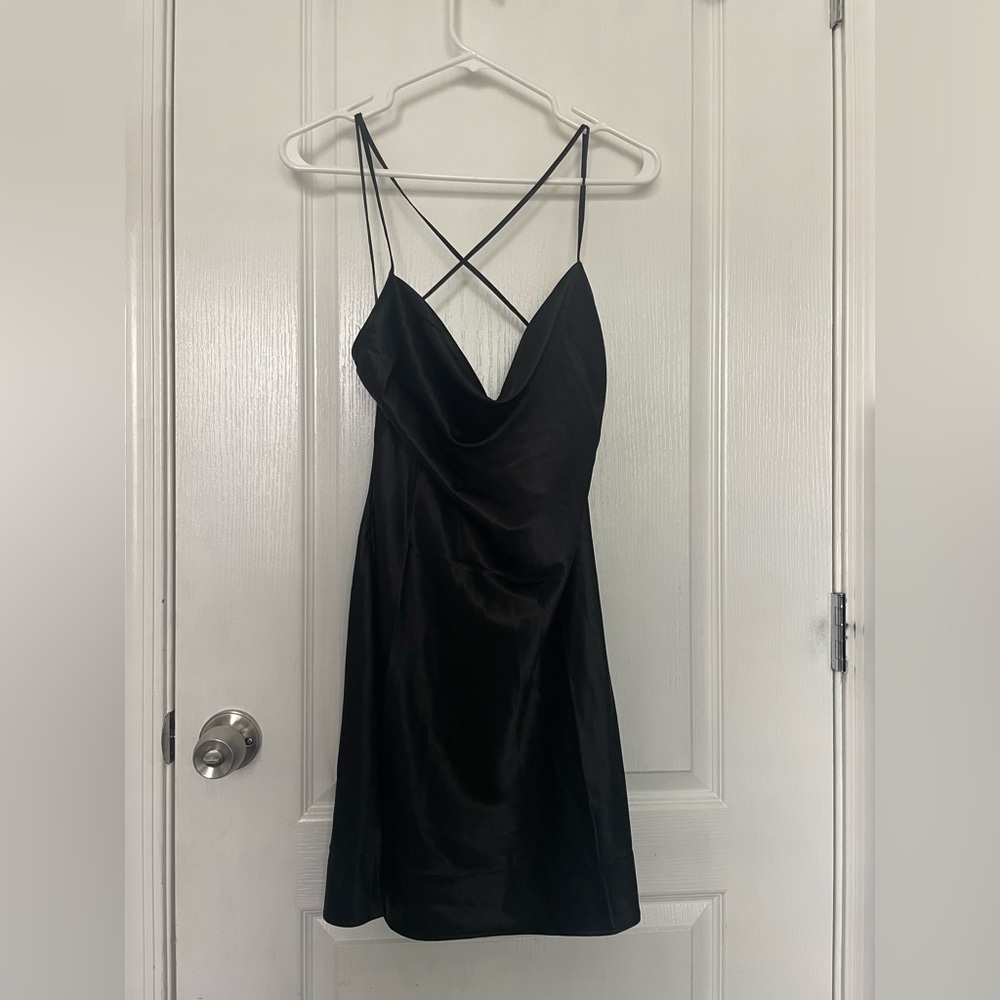Cute satin mini dress criss cross spaghetti straps in the back✨